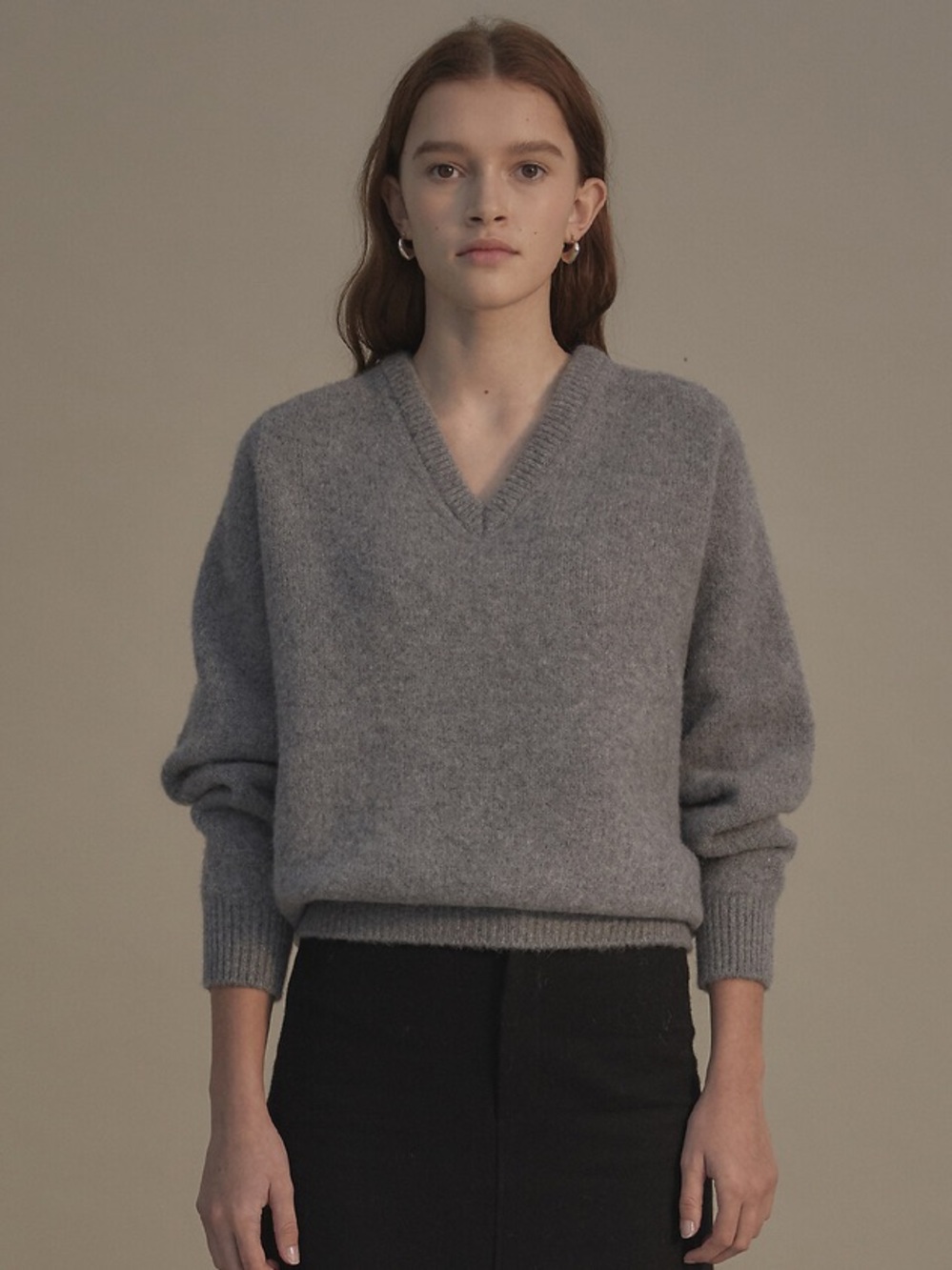 Jaeger 100% Alpaca Classic V-Neck Knit Sweater in Gray